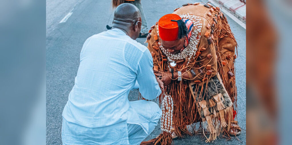 Rencontre de proximité avec un gardien de tradition, image cadrée